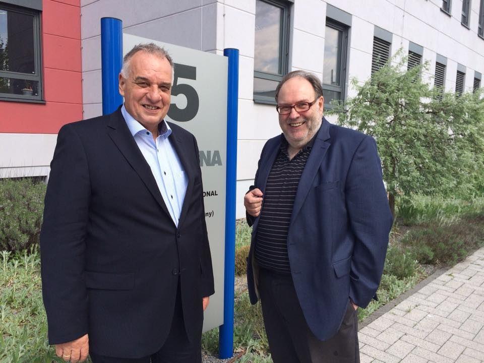 Gerd Brusius, Vice President MAGNA International Foto: Europe AG und Executive Vice President der Magna Steyr AG (links im Bild) © Husetovic/MAGNA International Europe AG